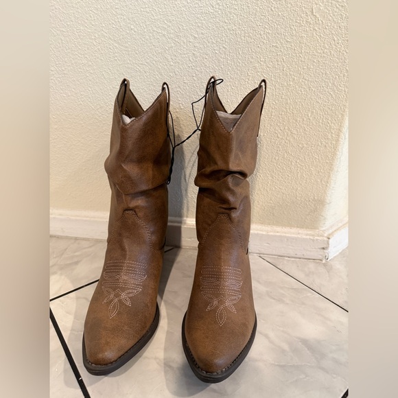 Style & Co Western Style Brown Boots - Picture 2 of 4